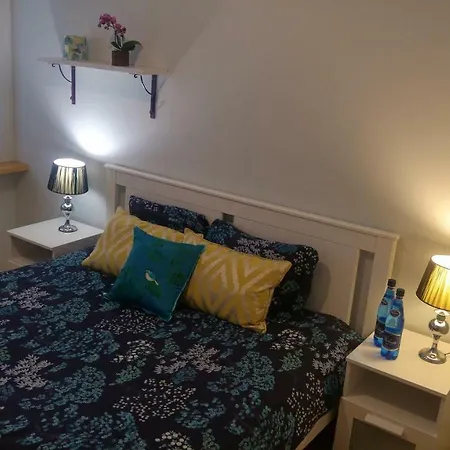Rent0nline Hoza Center Metro Apartman *