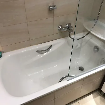 Rent0nline Hoza Center Metro Varsó