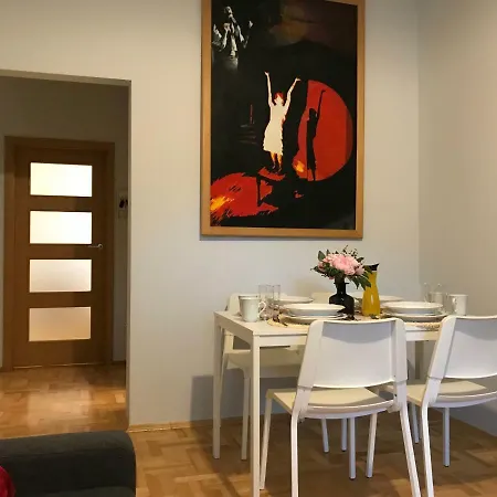 Rent0nline Hoza Center Metro Varsó