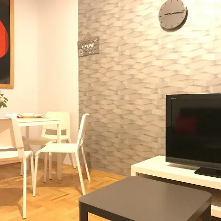 Rent0nline Hoza Center Metro Apartman Varsó