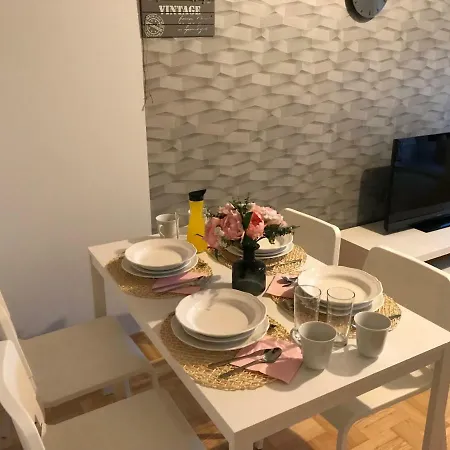 Rent0nline Hoza Center Metro Apartmán